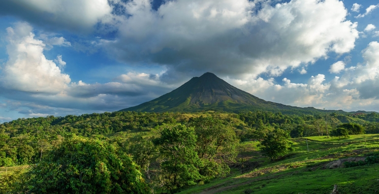 Beach, Waterfalls & Volcano Highlights