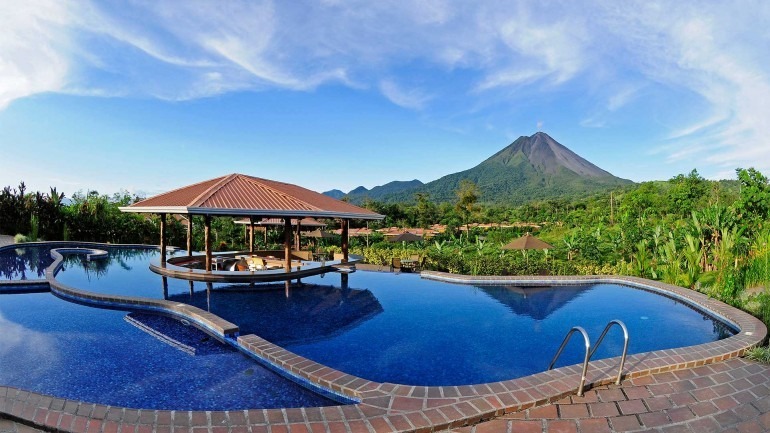 8 Days, 7 Nights | Dive Costa Rica – Beach & Volcano Loop Package